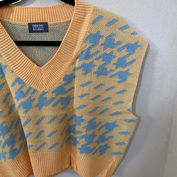 Oversized Hounds Sweater Vest - Picture 6 of 8